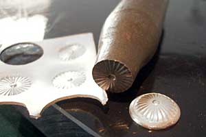 コンチョボタンのタガネ